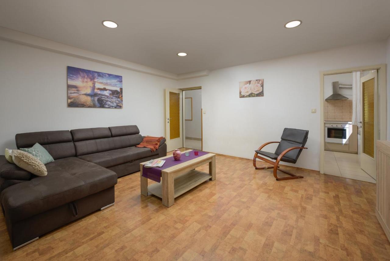 Apartment Tea Pula Exterior photo